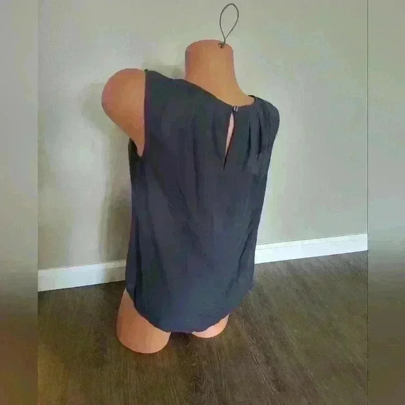 Worthington Women's Pleated Sleeveless Top Gray Flowy Blouse Tank Top Size M - Picture 5 of 8